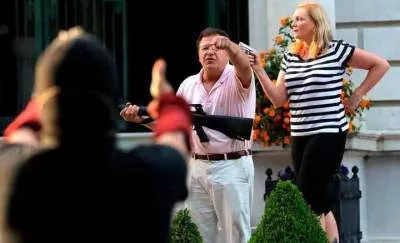 Mark McCloskey & Patricia McCloskey St. Louis Couple Gun Video