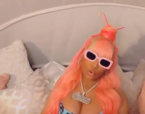 Nicki Minaj & Hairstylist Arrogant Tae Disagrees On Social Media: Jonathan Enjoys It